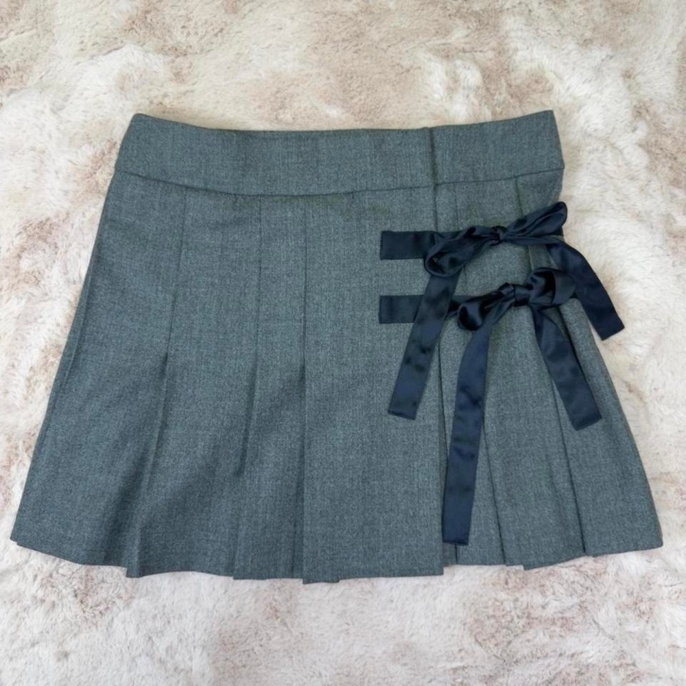 Grey pleated mini‎ wool skirt with adjustable side wrap + real silk ribbon bows